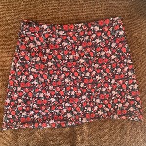 SHEIN cute skirt, floral. Nylon w/spandex waist. Slight hem ruffle, lined-EUC